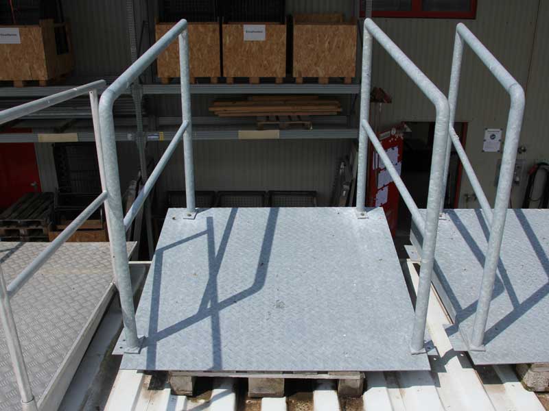 Robuste Auffahrrampe aus Stahl für Container inkl. Geländer - gebraucht