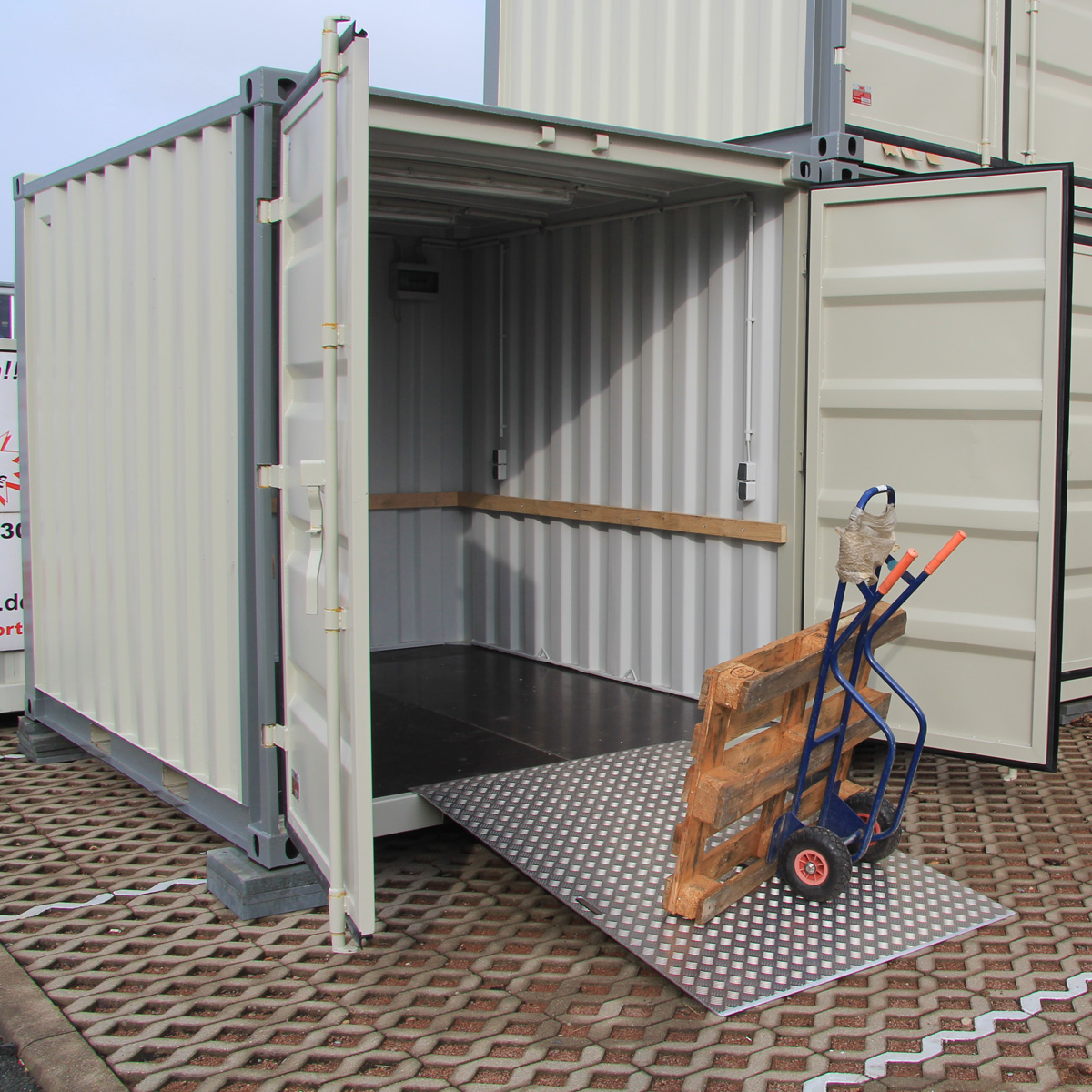 Stabile Auffahrrampe für Container